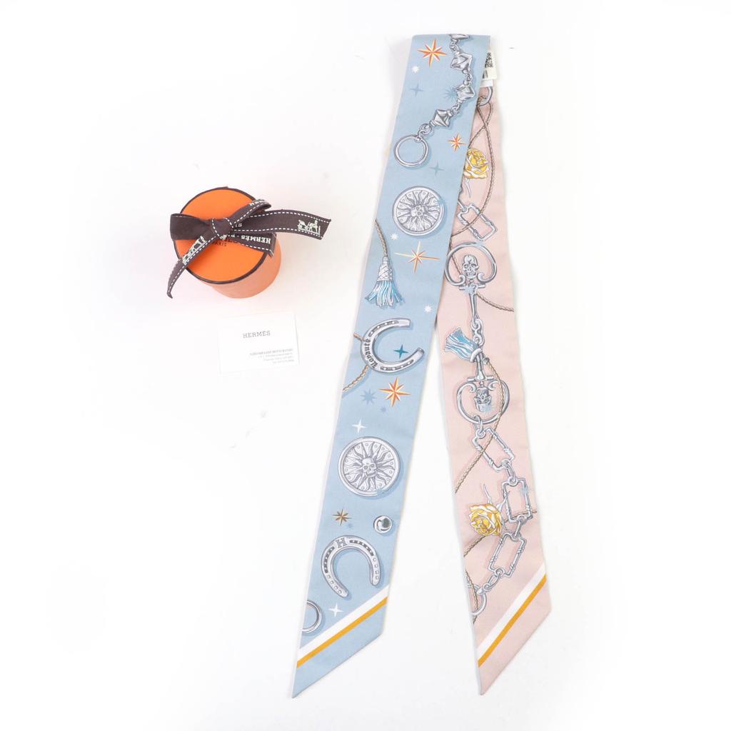 Neposkvrněný hedvábný šátek HERMES CEST LA FETE Seraphet Dámský Použitý