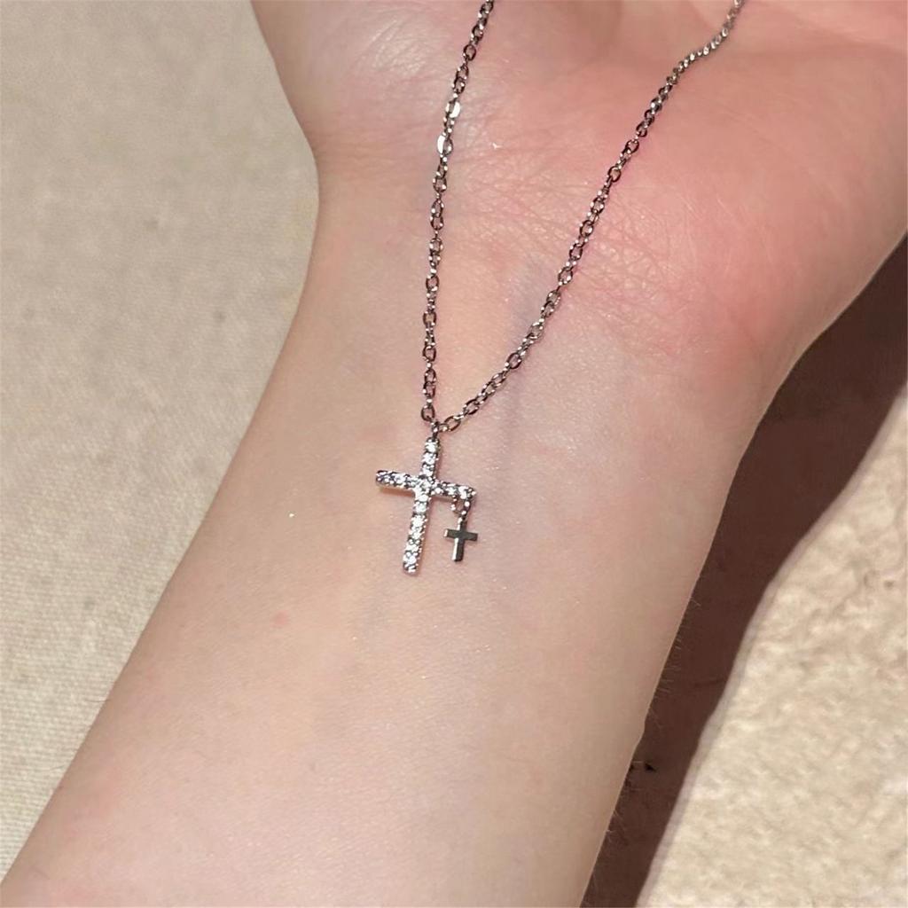 Elegant Cubic Zirconia Cross Pendant Necklace Titanium Steel Neck Chain Jewelry for Daily Wear Gift Giving