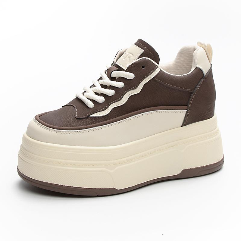 Board shoes 2026 autumn new style sports and leisure versatile thick soled sponge cake women's shoes trend