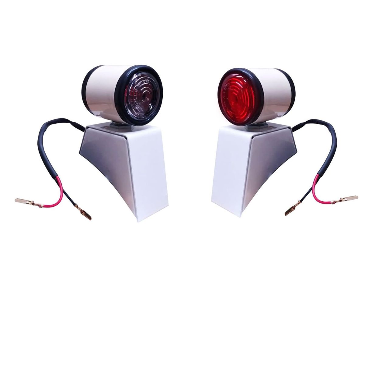 

ATJ2071 Butler Style Side / Tail Light Assembly with Bracket – 12V Bulbs – Compatible with Massey Ferguson, Case IHC & Nuffield Tractors (White) білий