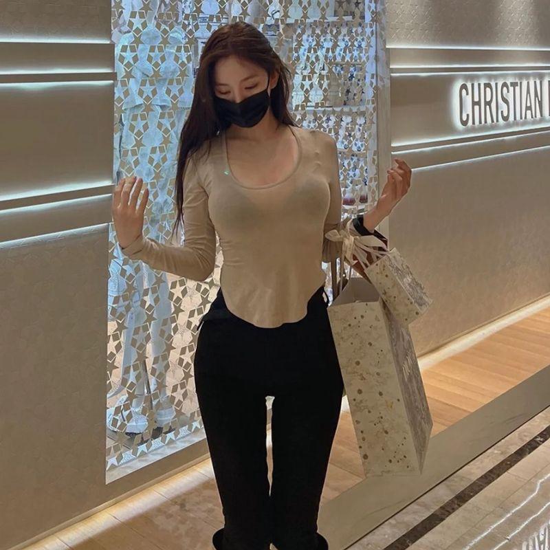 

Стиль чистой страсти Сексуальная футболка с высокой талией, подходящая ко всему, для ношения под низ, стройнящая, новая весенне-осенняя футболка с длинным рукавом, U-образный вырез, сексуальный изогнутый подол, топы Khaki L