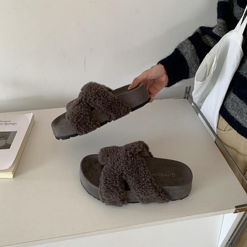 Soft-soled fluffy slippers women s autumn and winter 2025 plush thick-soled muffin soles casual and warm one-word slippers single shoe tide 35 3525₽