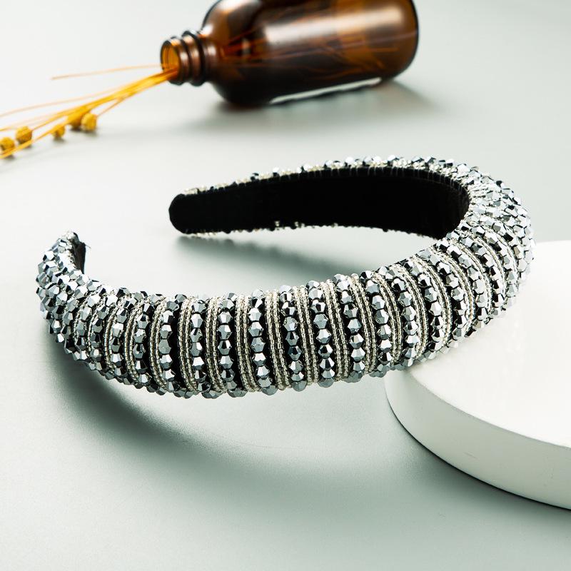 Hairband Handmade Braided Beaded Headband for Women, Made of Sponge Material, Simple and Elegant Face Mask Accessory for Hair.