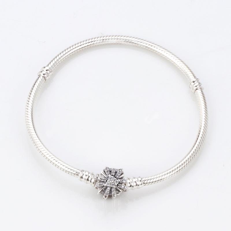 Náramek z mincovního stříbra S925 s řetízkem typu hadí kost a přívěsky ve tvaru hvězdy a sněhové vločky