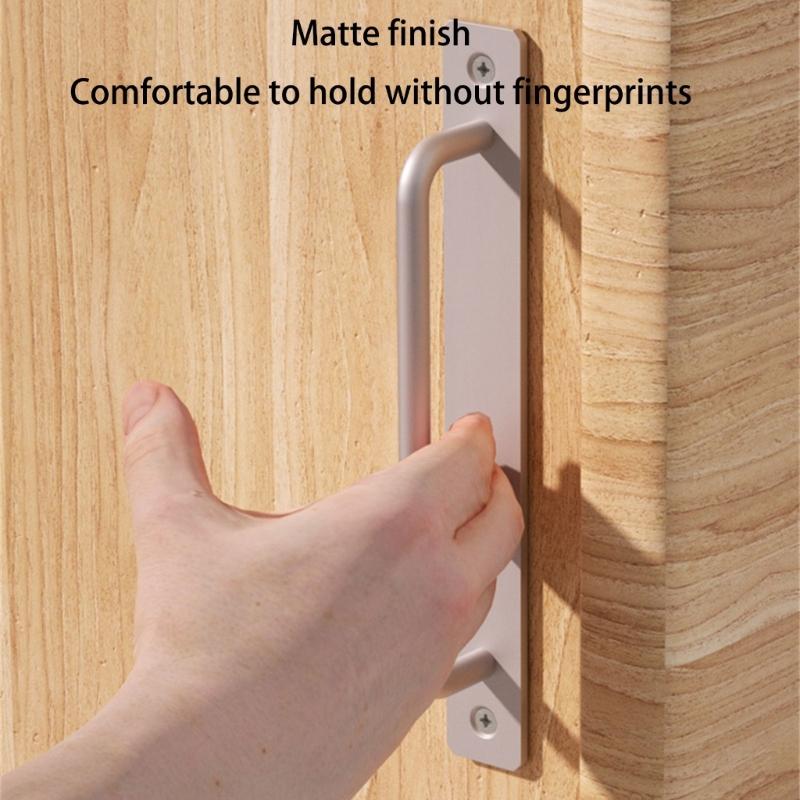 Balení 2 praktických posuvných dveřních klik s roztečí otvorů z hliníkové slitiny s montážními šrouby pro vnitřní i venkovní použití