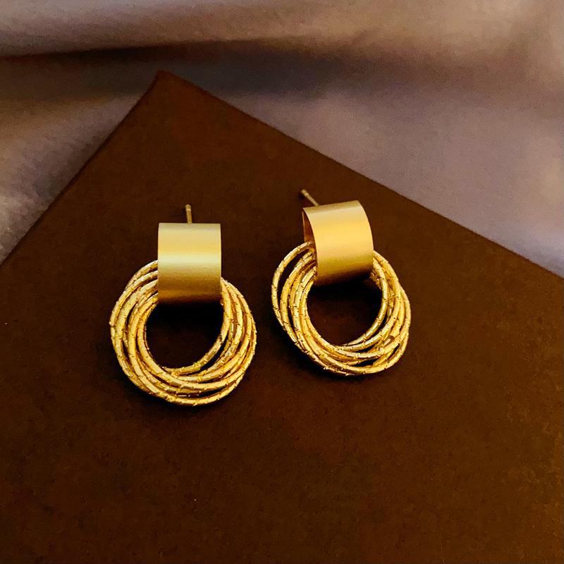 Přehnané kovové náušnice evropského a amerického stylu – stříbrná jehla, módní špičkový design pro ženy