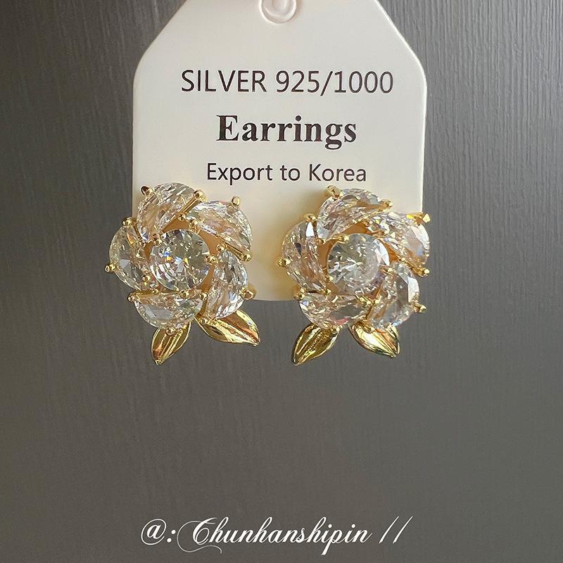 

Rose super flash zircon ear clips without ear piercings, high-end heavy industry earrings, fashionable temperament, simple flower stud earrings, women