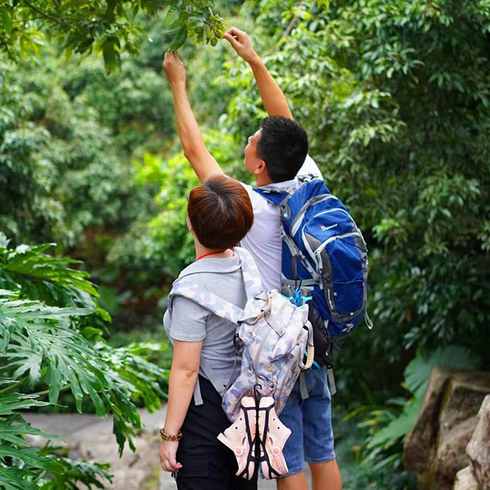 2pcs Footwear Clip for Outdoor Hang Extra Shoes Cleats Boots or Gear on Your Bag