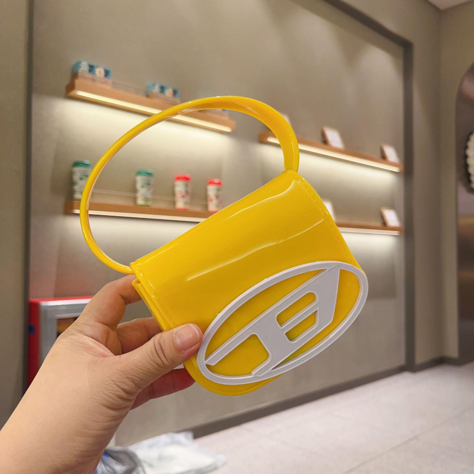 

Лето 2025 Мини-сумка из ПВХ-желе через плечо - женская модная косметичка на одно плечо 12x5x10cm