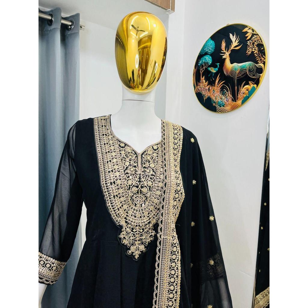 Rochie de prânz specială de festival cu broderie bogată și aplicații cu paiete, set cu dupatta