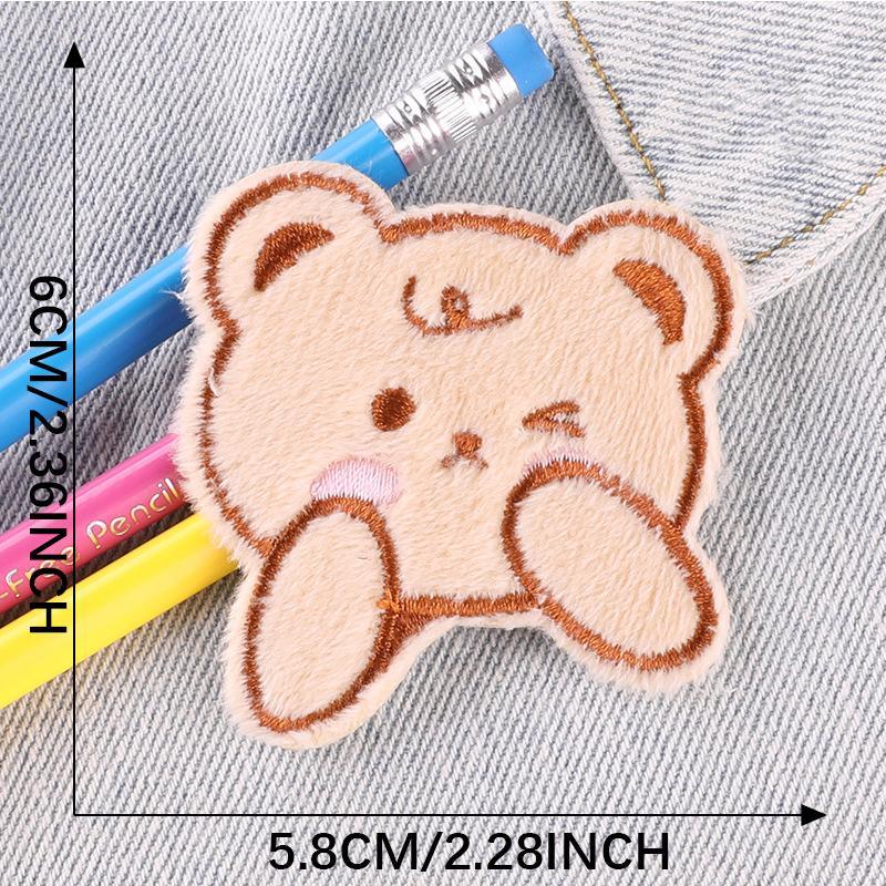 Søt tegneseriebjørn Plysjbroderte lapper for klær Påsydd broderilapp Selvklebende/klistremerke Veske Sko Jeansdekorasjon