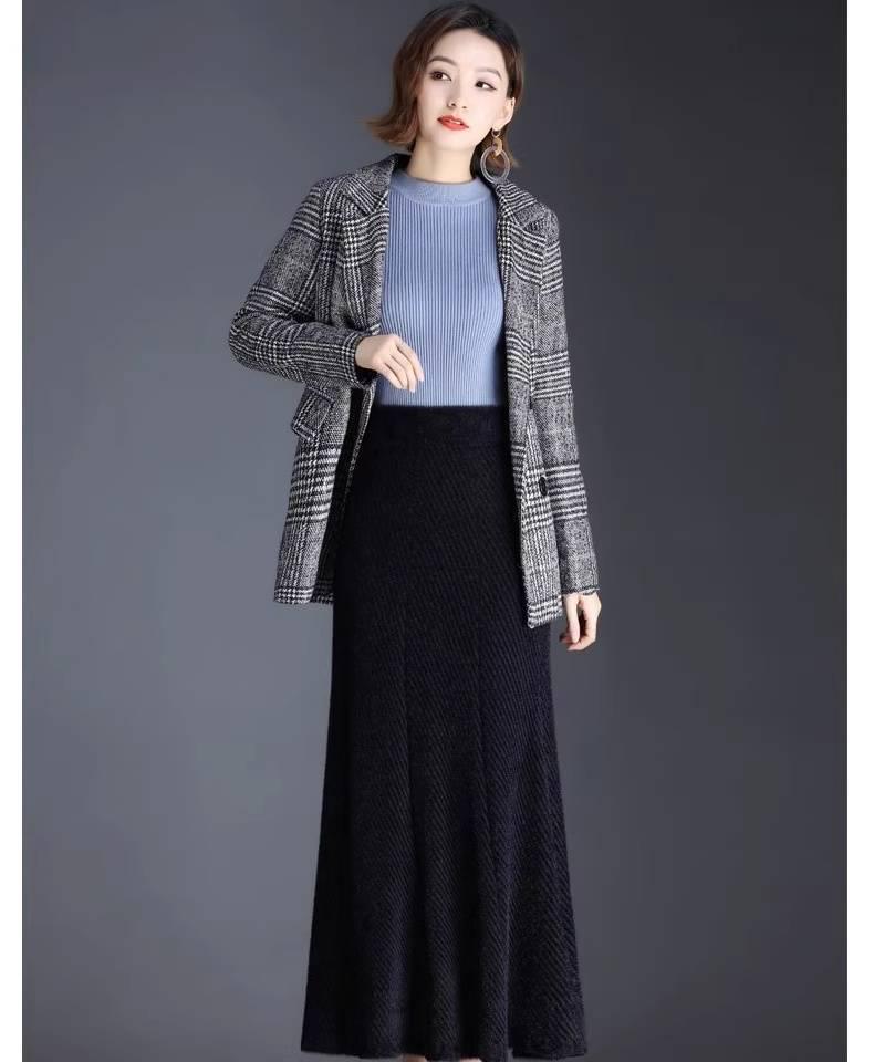 Women's High-Waisted Fishtail Velvet Skirt - Mid-Length Slimming Design for Autumn and Winter