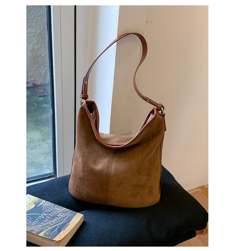 Retro Style Large Capacity Underarm Bag Women's 2025 New Trendy Fashion High Texture Shoulder Bag Korean Version Tote Bag