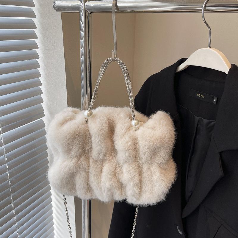 Plush bag women's large-capacity new autumn and winter versatile chain messenger bag pleated plush bag