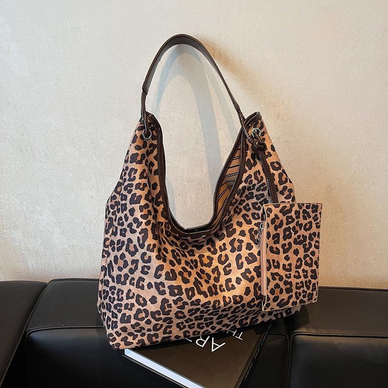 

Lazy wind women s bag 2025 new trendy portable shoulder bag casual foreign style simple large capacity student tote bag