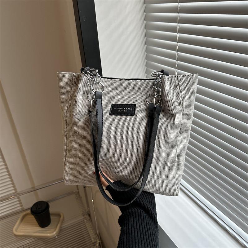 

Chic Black And Brown Women s Shoulder Tote Bag Ideal For Casual Daily Commuting чёрный