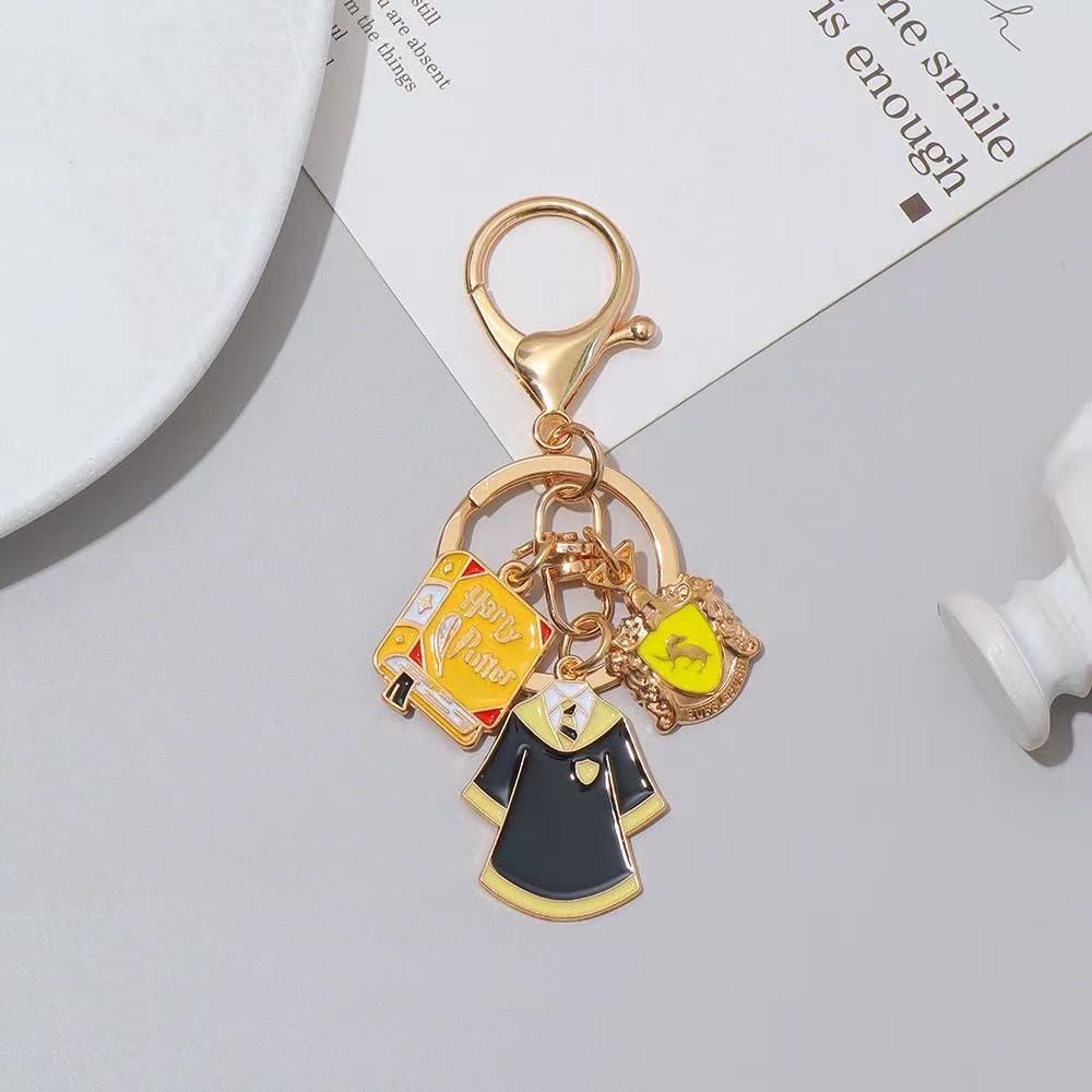Magic Academy Couple Keychain Hufflepuff Gryffindor Slytherin Ravenclaw Surrounding Uniform Badge Alloy Pendant Creative Package Gift