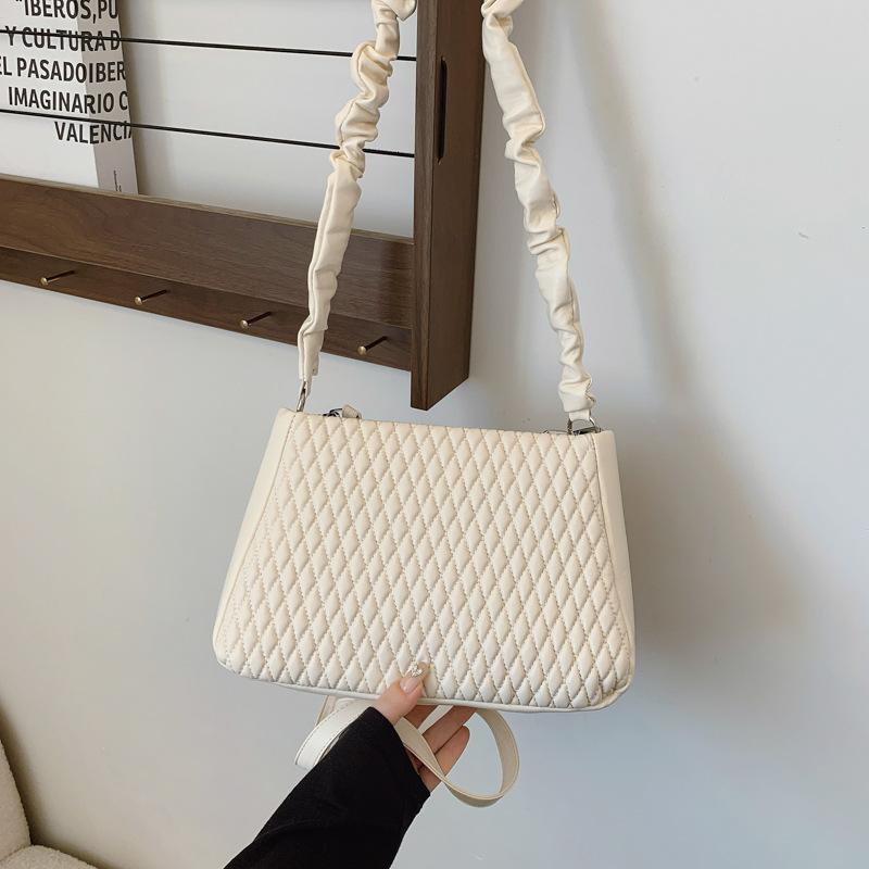 Autumn niche portable large-capacity armpit bag simple bucket bag fashionable simple casual shoulder bag