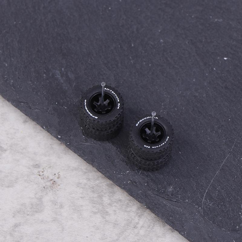 1 Pair Of 1/64 Off-Road Wheels 15Mm Dia Rubber Tires + Wheel 1:64 Model Car Suv Modified Parts For Remote Control Car