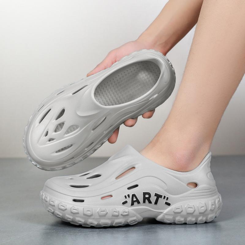 Breathable Men's Sandals Summer Thick Bottom Men's Beach Shoes Outdoor Comfortable Flip Flops Lightweight Cushioning Hole Shoes