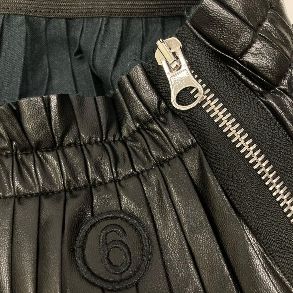 MM6 M60268 MM002 Black Faux Leather Pleated Skirt Skirt 16 blackUsed