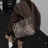 Lässige Handtasche mit großem Fassungsvermögen für Damen, Herbst 2025 neu, Tongle-Schultertasche, beliebtes Leopardenmuster, tragbare Tote-Bag, Schultertasche