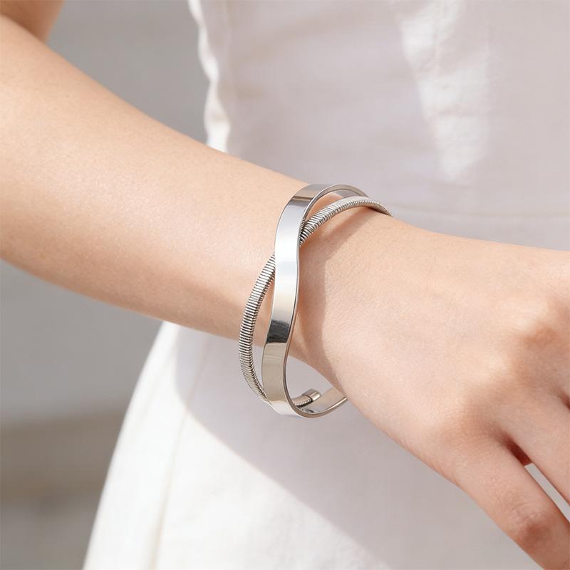 Simple Twisted and Irregular Female Wire Open Bracelet Versatile Fashionable Bracelet One Size(16-22CM)