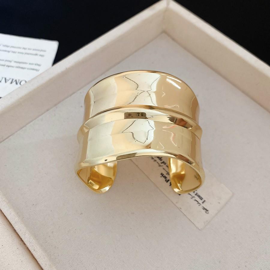 European-American Geometric Metallic Open Bangle: Simple, Versatile, Niche Design Bracelet