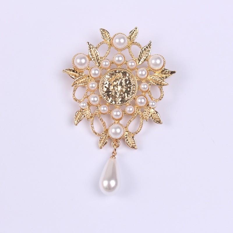 Vintage Palace Style Brooch For Women With Alloy Geometric Decorative Pin Accessory