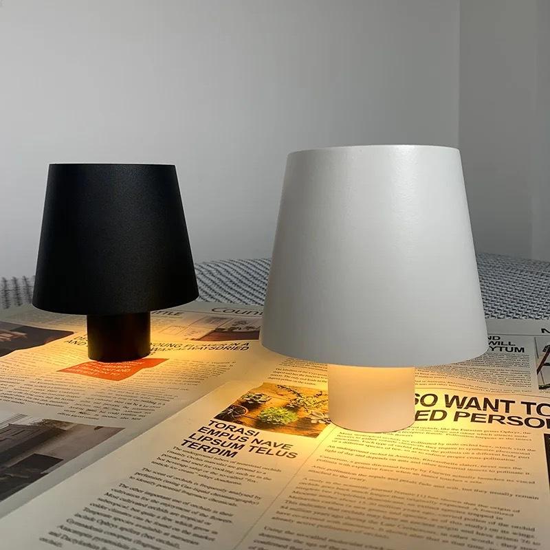 Lampada da Tavolo Portatile a LED a Batteria a Forma di Bottiglia di Vino con Controllo Touch di 3 Colori e Dimmerazione Continua Lampada da Notte Per Decorazione Bar Festa