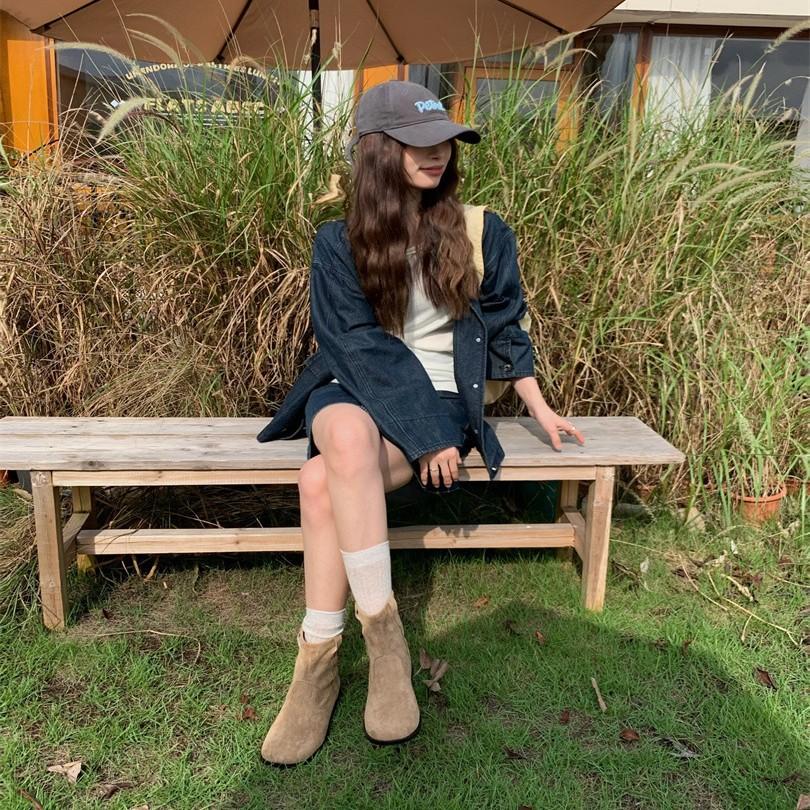 Pointed low-heeled mid-tube western cowboy boots women's 2025 autumn and winter new sleeve retro short boots Martin knight boots