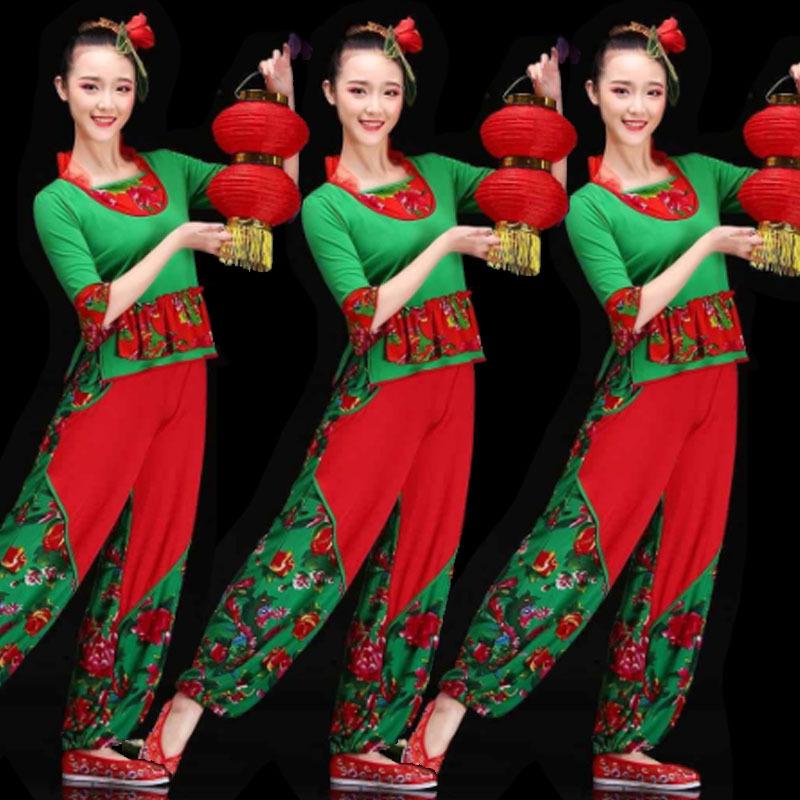 Red Yangge Dance Set for Middle-aged & Elderly Fitness Performances