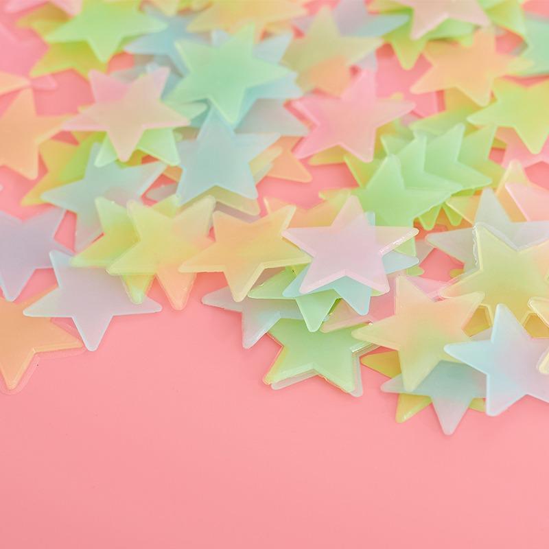 100 Stück Kreative sternförmige dreidimensionale leuchtende Wandaufkleber, Schlafzimmerwand- und Deckendekorative leuchtende Wandaufkleber