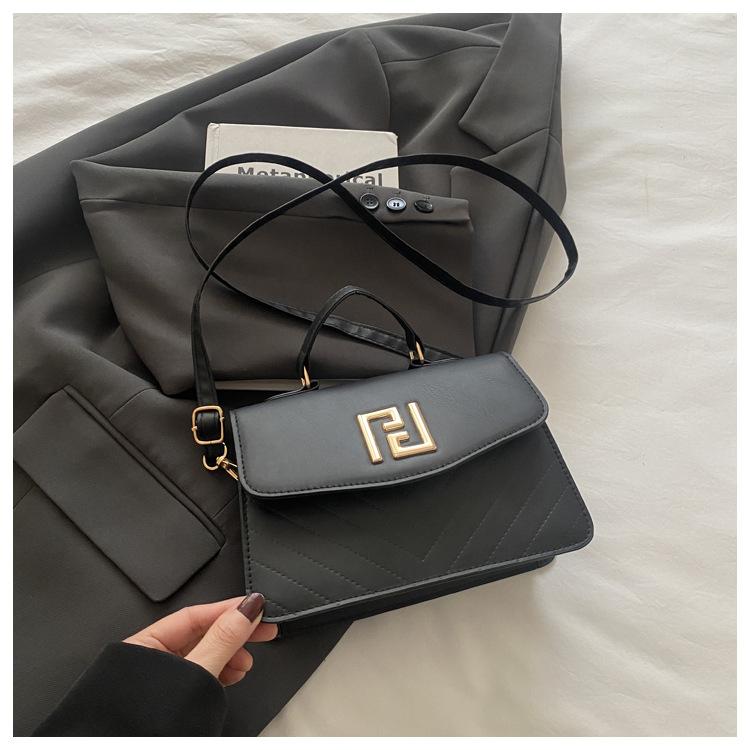 Simple and Fashionable Messenger Bag, New Women's Bag, Solid Color Shoulder Bag, Niche Design, Elegant Portable Small Square Bag for Women