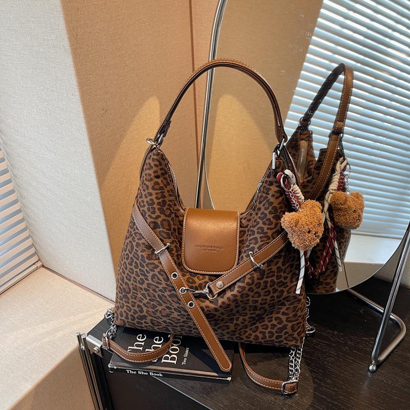 Fashion leopard print large capacity shoulder bag women's new versatile casual backpack commuting