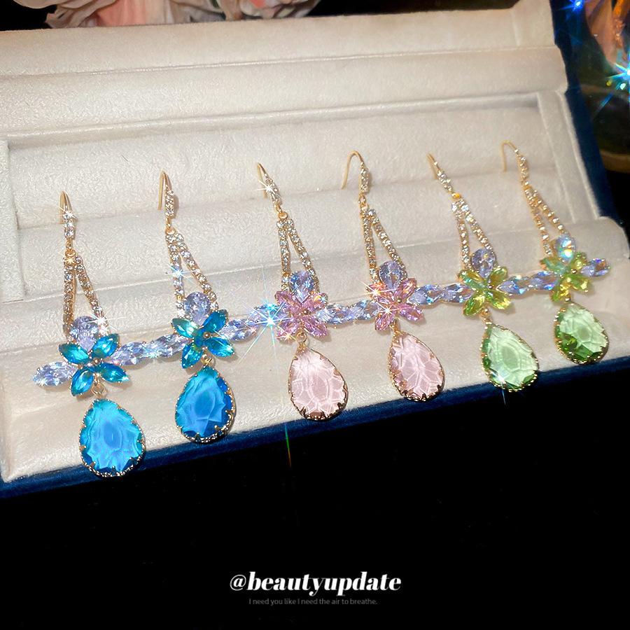 High-End European Style Zirconia Flower Drop Earrings – Luxurious & Unique Fashion Accessory