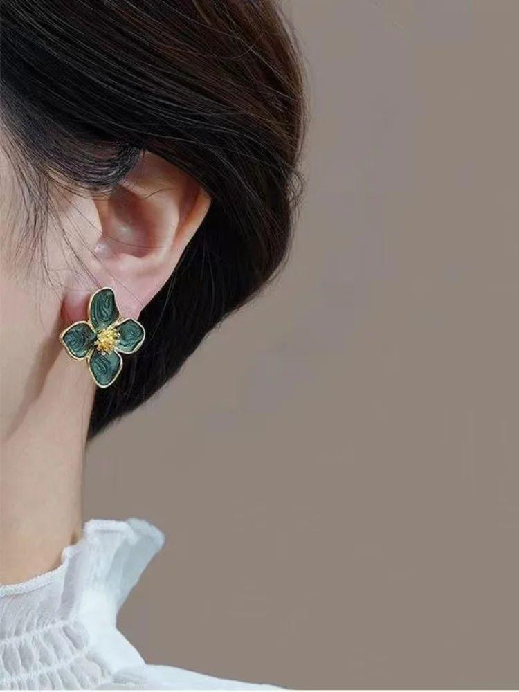 New Hibiscus Vintage Dropped Glaze Flower Stud Earrings for Women French Ins Korean Fashion Wedding Jewelry Romantic Gift