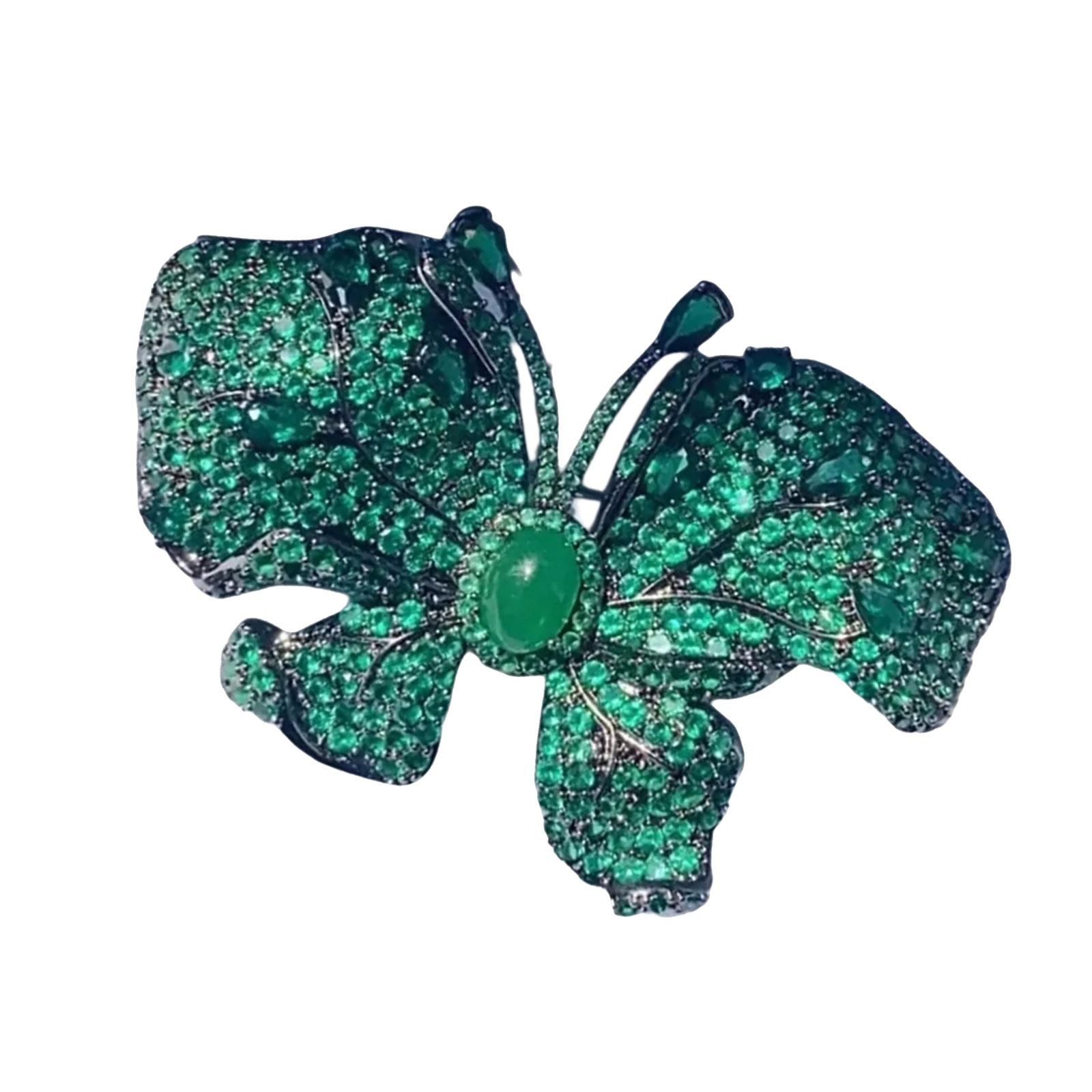 

Light Luxurious Butterfly Brooch with Detailed Wing and Crystal Decorations Unique Lapel Pin for Fashion Forward Women зелёный