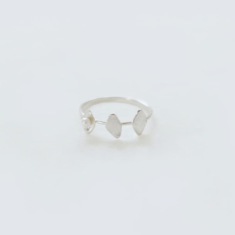 Pinaf Pearl Leafs Ring