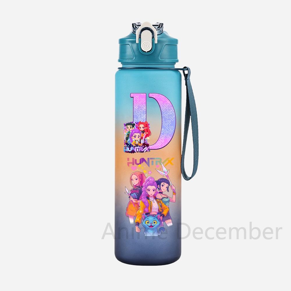 Anime K-Pop Lovci démonů A-Z Anglické písmeno Potisk Modrý hrnek na vodu Lovci démonů Velkoobjemová Venkovní Přenosná Láhev na pití pro Chlapce Dívku Dárek