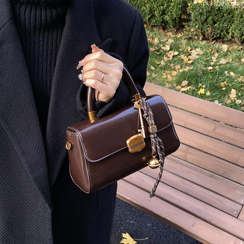 Premium Retro Small Bag Women's New Versatile Trend Messenger Bag Fashion Portable Small Square Bag