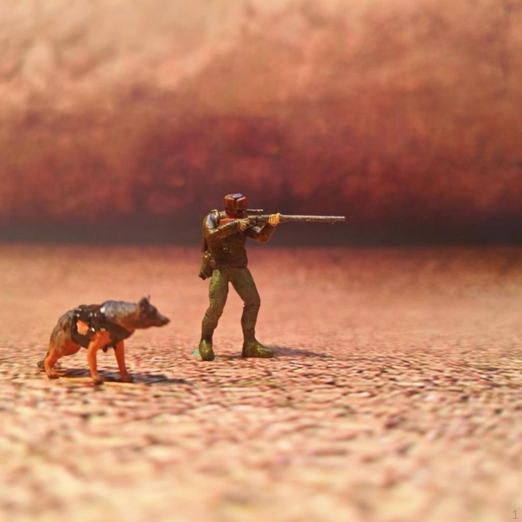 2 Pieces and Dog Miniature Figures Diorama Painted Small Mini People Figurines for Games Crafts