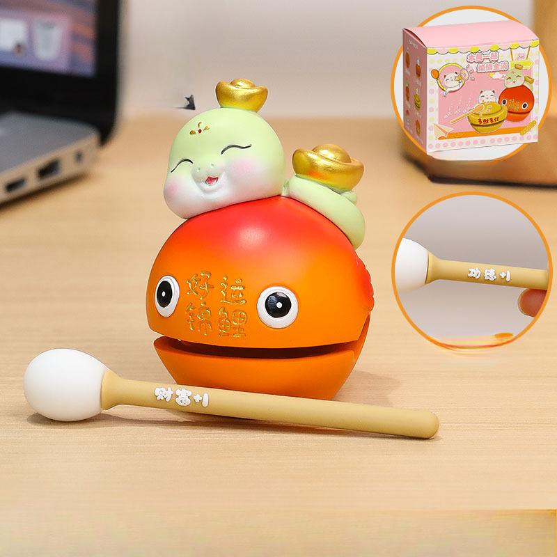 

Милая мультяшная фигурка маленькой деревянной рыбкиОфисный стол Рабочее место Забавное украшение Подарок, стабилизирующий настроение Good luck koi