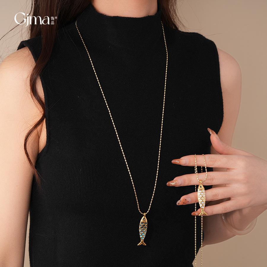 New Chinese stainless steel oil dripping small fish pendant, sweater chain, niche necklace, simple and personalized item decoration