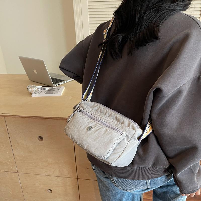 Nylon cloth casual small bag women's 2025 new Korean version lightweight mobile phone bag niche design shoulder messenger bag tide