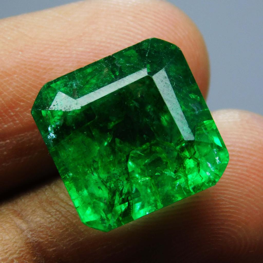 Square Cut CERTIFIED 9 Carat Natural Emerald Green Colombian Loose Gemstone A-3897b