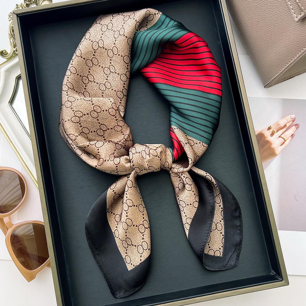 2026 Neues Florales Muster Satin Seiden Schal 70cm Kleines Quadratisches Halstuch Damen Vielseitiges Dekoratives Bandana