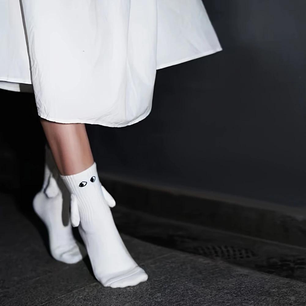 2/4 Pairs Magnetic Socks With Hands Women Men Fashion Black White Funny Cute Cartoon Eyes Couple Mid Tube Socks For Gifts