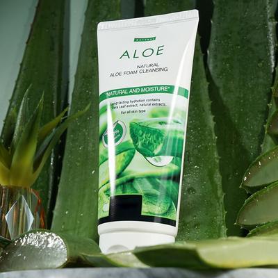 Espuma de limpeza de aloe vera com folha de orégano, hidratante e suave 180ml