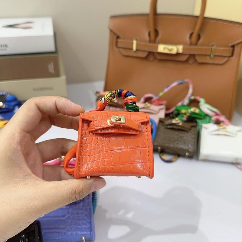 Mini Kelly bag pendant, crocodile pattern leather, cute miniature bag pendant, high-end car keychain, car pendant.